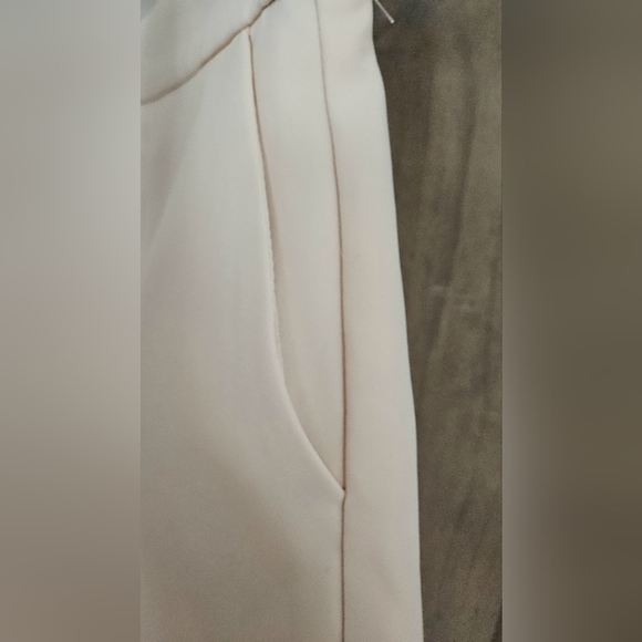 HEMLINE HAUSEN Hannah Tailored Shorts In Cream. Size XS NWT - Picture 10 of 15